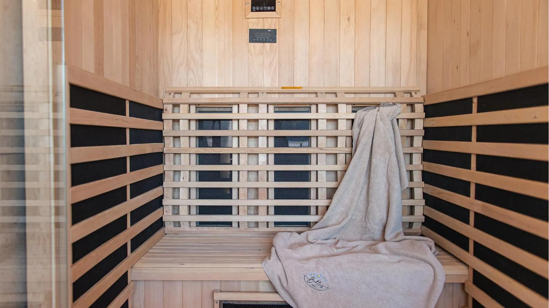 Beautiful Home In Sunger With Sauna Holiday home
